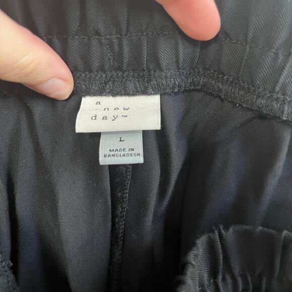 A New Day High Rise Black Cargo Pants Size Large - Picture 2 of 7